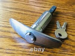 1920s 1930s TSHAPED HANDLE withKEYS vtg exterior deck lid lock