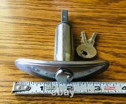 1920s 1930s TSHAPED HANDLE withKEYS vtg exterior deck lid lock