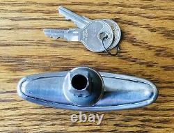 1920s 1930s TSHAPED HANDLE withKEYS vtg exterior deck lid lock