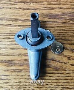 1930s 1940s 1950s TSHAPED HANDLE withKEY vtg exterior deck lid lock