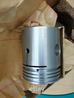 NOS Willys MB Jeep Ford GPW WW2 piston Set. 010 L134 With Gudgeon Pins