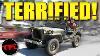 Conduire Un Jeep De La Seconde Guerre Mondiale De 1945 à Travers La Circulation De 2024 à Los Angeles