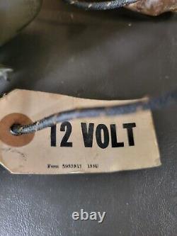 NOS Guide 12 Volt Blackout Marker Light Part# 917076 WW2 Willys MB Ford GPW Jeep
Le phare de balisage 12 volts NOS Guide Part# 917076 pour Jeep WW2 Willys MB Ford GPW