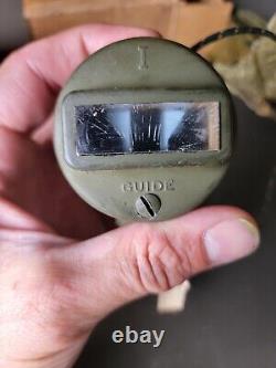 NOS Guide 12 Volt Blackout Marker Light Part# 917076 WW2 Willys MB Ford GPW Jeep
Le phare de balisage 12 volts NOS Guide Part# 917076 pour Jeep WW2 Willys MB Ford GPW