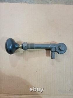 Notre pompe d'amorçage à main pour temps froid pour les Willys MB Ford GPW M38 Jeep M29 Weasel de la Seconde Guerre mondiale.