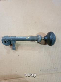 Notre pompe d'amorçage à main pour temps froid pour les Willys MB Ford GPW M38 Jeep M29 Weasel de la Seconde Guerre mondiale.
