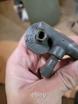 Notre pompe d'amorçage à main pour temps froid pour les Willys MB Ford GPW M38 Jeep M29 Weasel de la Seconde Guerre mondiale.