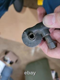 Notre pompe d'amorçage à main pour temps froid pour les Willys MB Ford GPW M38 Jeep M29 Weasel de la Seconde Guerre mondiale.