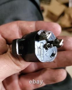 Quatre disjoncteurs de circuit de 5 ampères NOS pour Jeep Willys MB Ford GPW GPW-12250A & WO-A1733