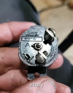 Quatre disjoncteurs de circuit de 5 ampères NOS pour Jeep Willys MB Ford GPW GPW-12250A & WO-A1733