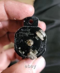 Quatre disjoncteurs de circuit de 5 ampères NOS pour Jeep Willys MB Ford GPW GPW-12250A & WO-A1733